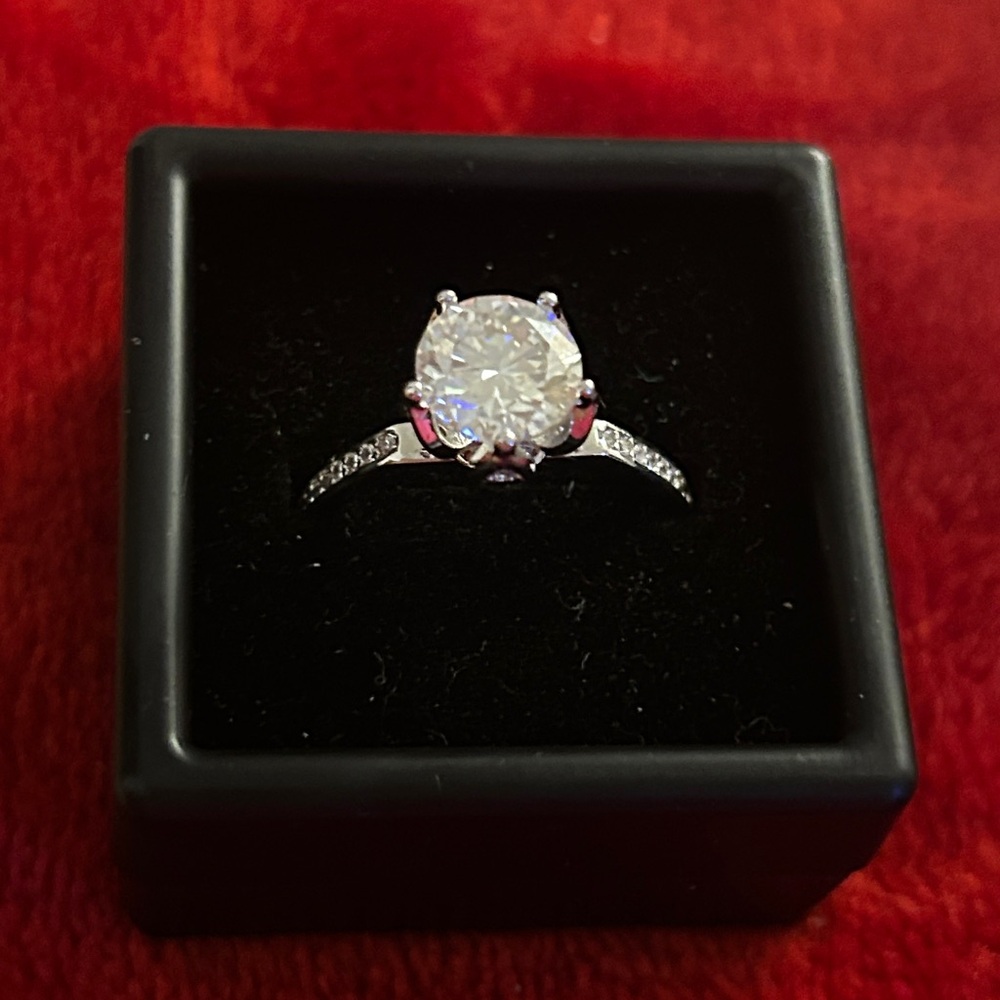 Luxury‎ Moissanite Diamond 2.0 CT solitaire engagement ring size 9